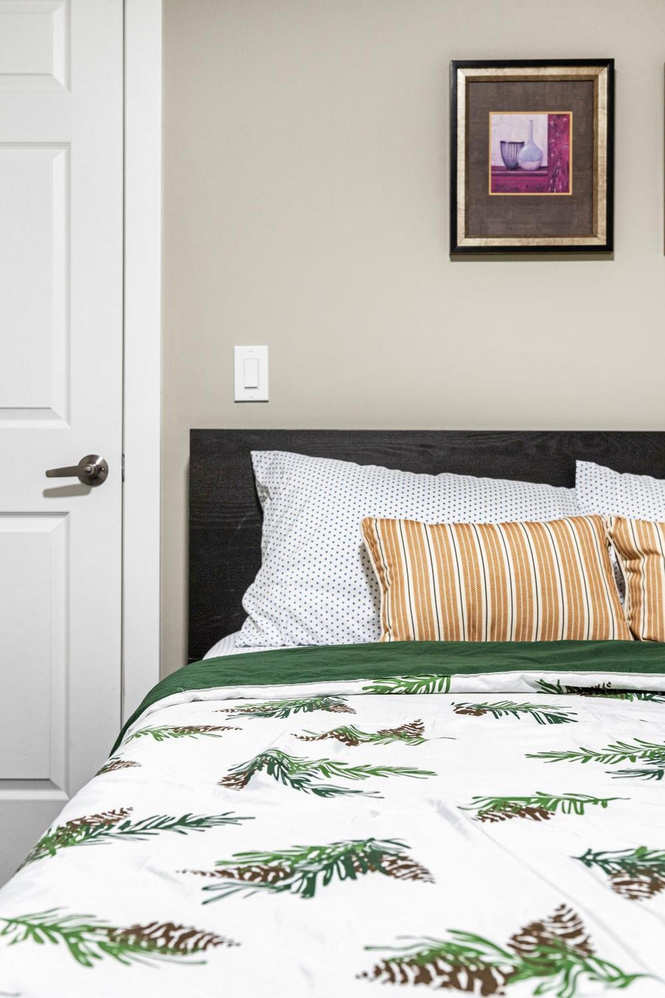 Modern 2 Bedroom Basement Suite With Laundry Calgary Exterior photo
